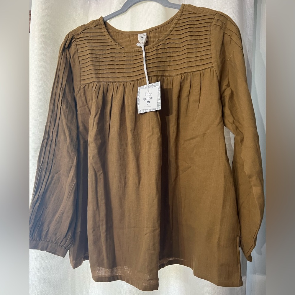 Kate Quinn flowy top